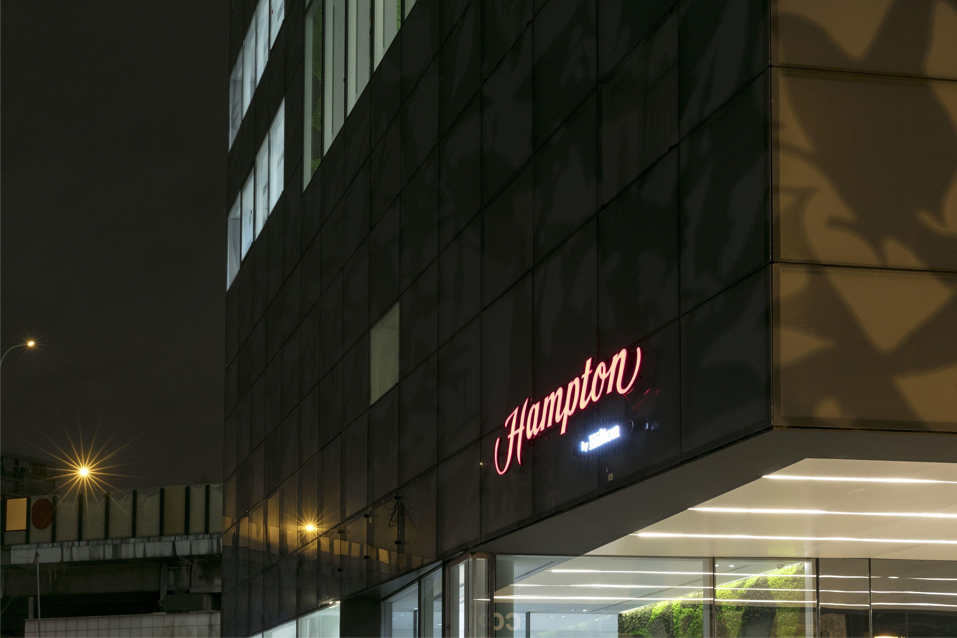 Hampton By Hilton Paris Clichy Hotel Exterior foto